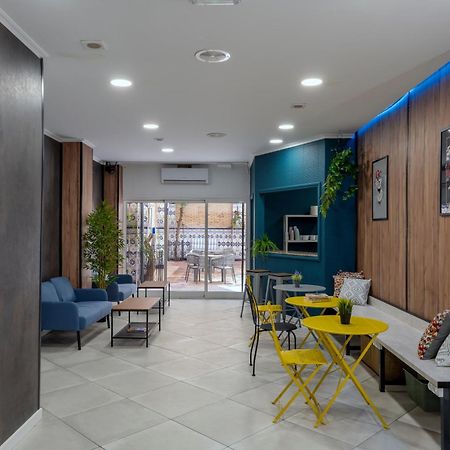 Som Hostel By The Venue Valence Extérieur photo