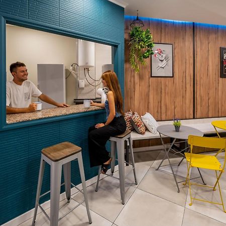 Som Hostel By The Venue Valence Extérieur photo