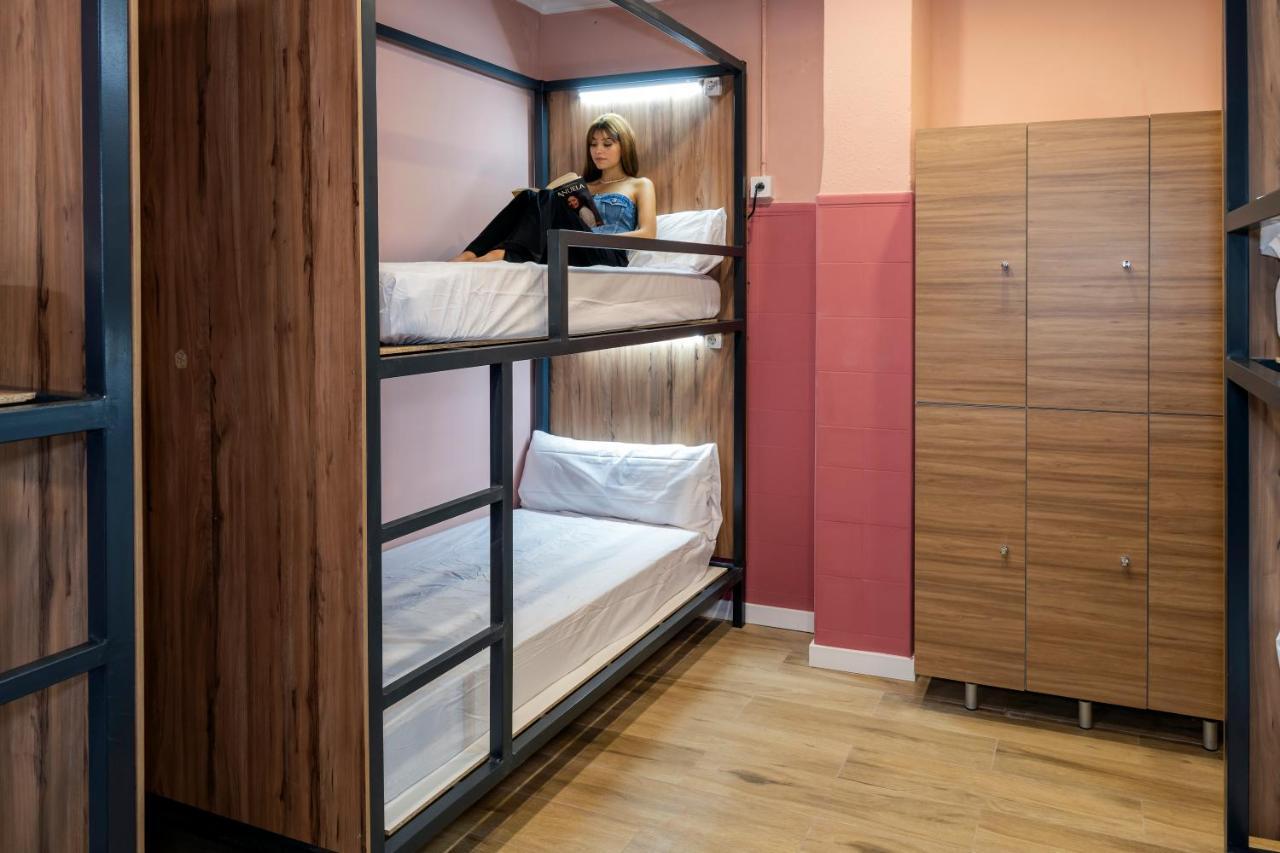 Som Hostel By The Venue Valence Extérieur photo
