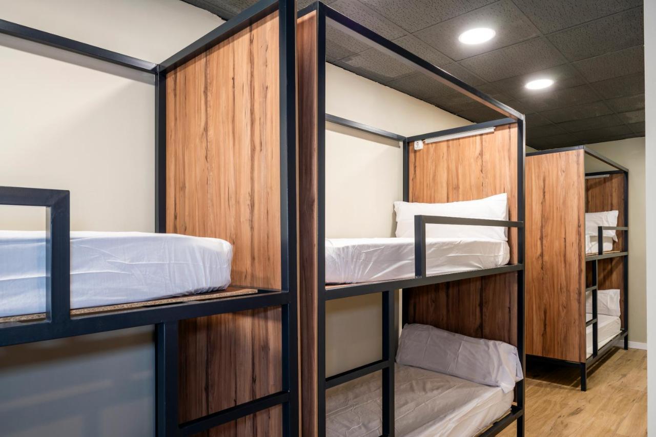 Som Hostel By The Venue Valence Extérieur photo