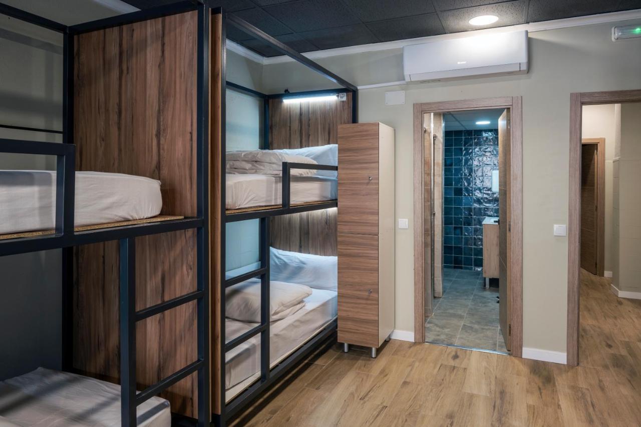 Som Hostel By The Venue Valence Extérieur photo
