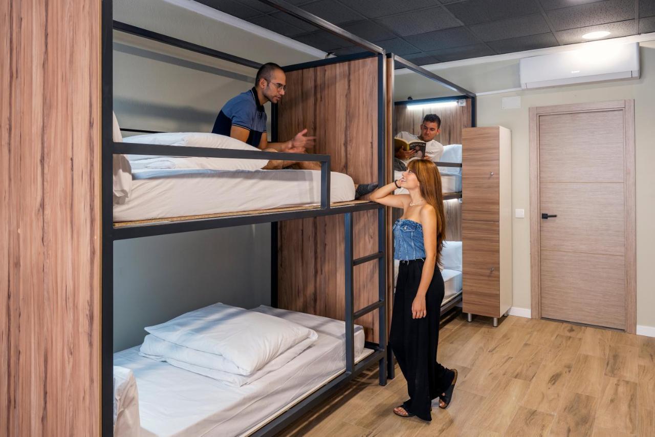 Som Hostel By The Venue Valence Extérieur photo