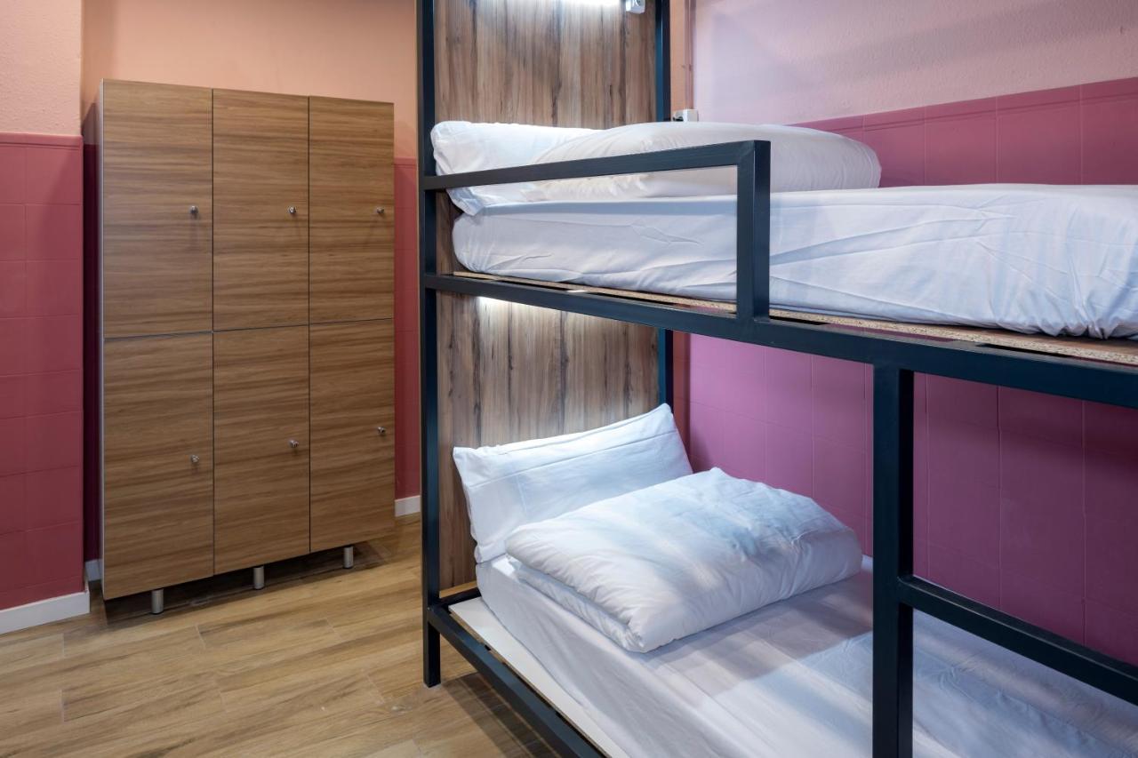 Som Hostel By The Venue Valence Extérieur photo