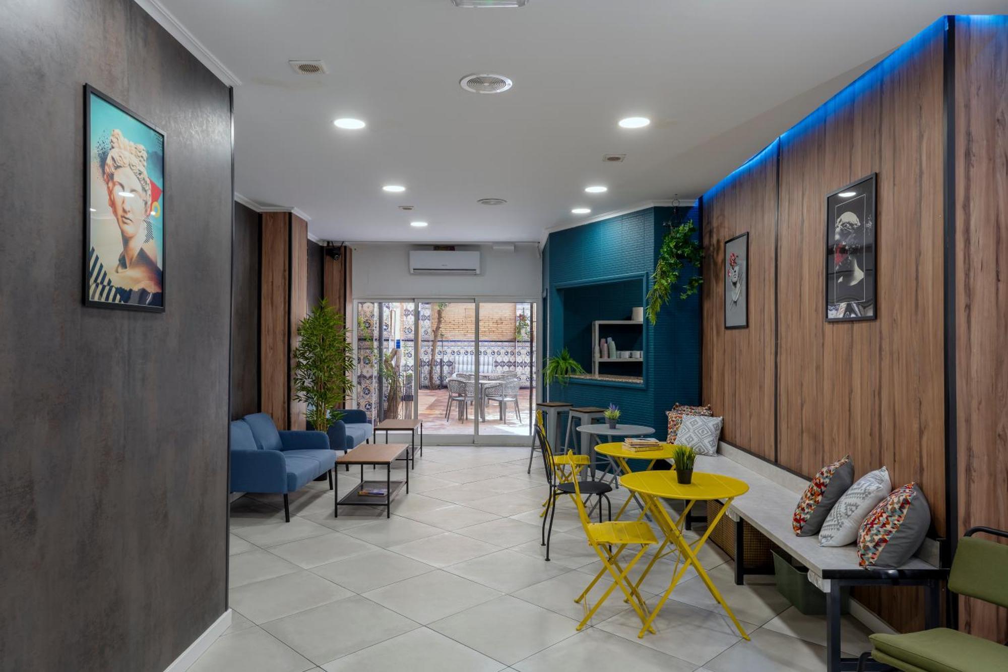 Som Hostel By The Venue Valence Extérieur photo