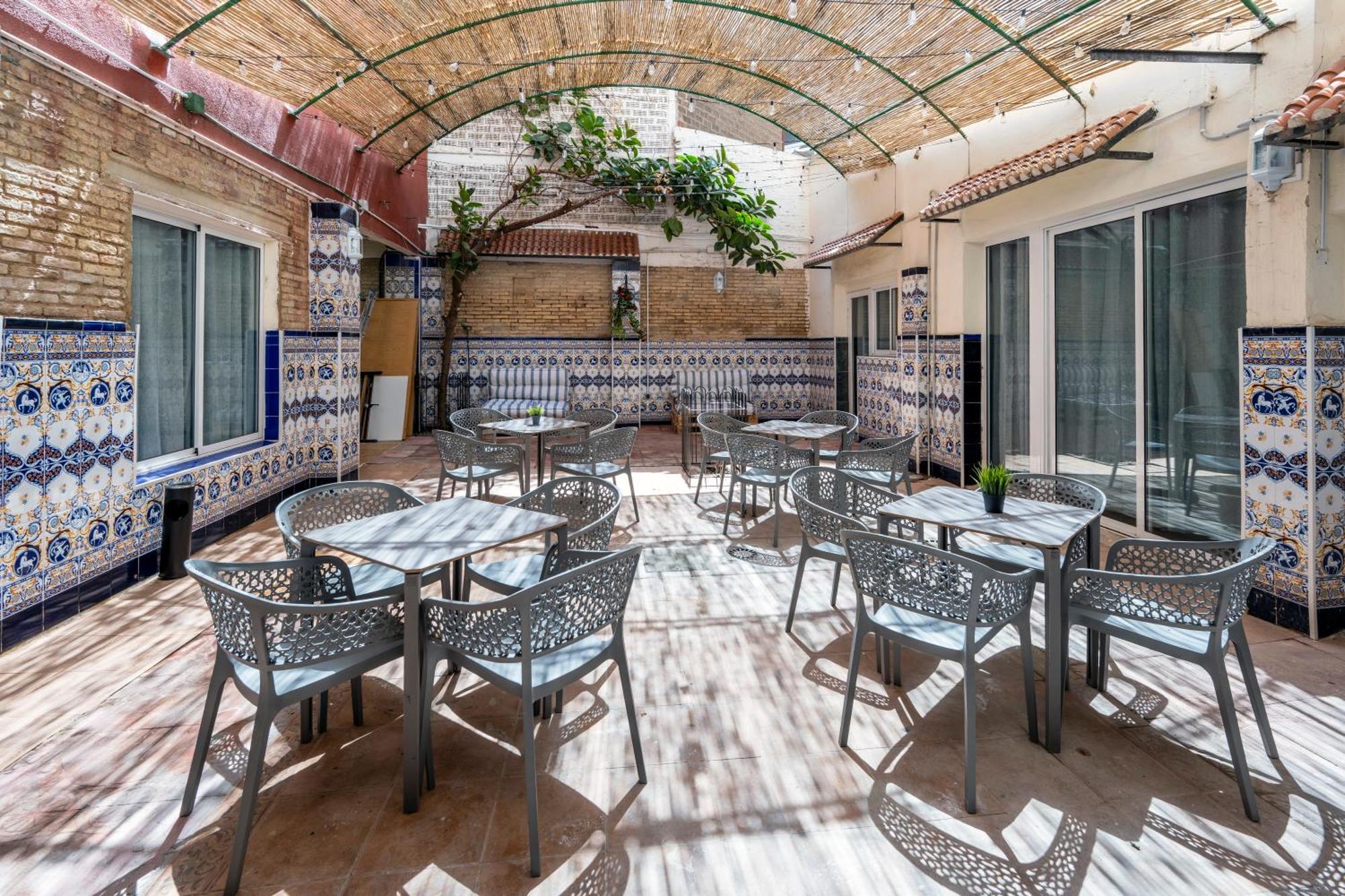 Som Hostel By The Venue Valence Extérieur photo