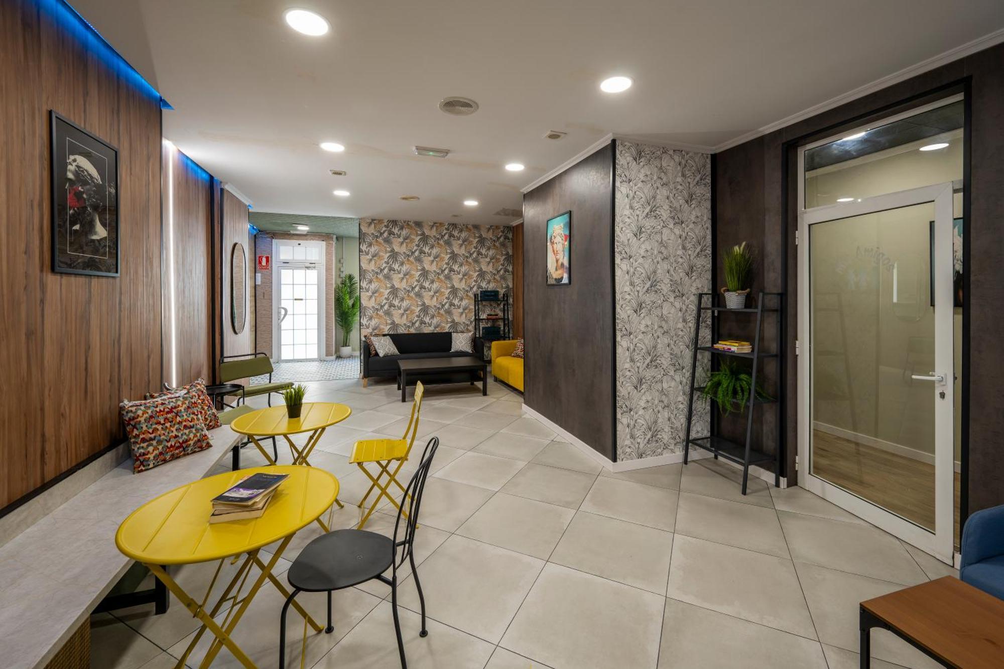 Som Hostel By The Venue Valence Extérieur photo