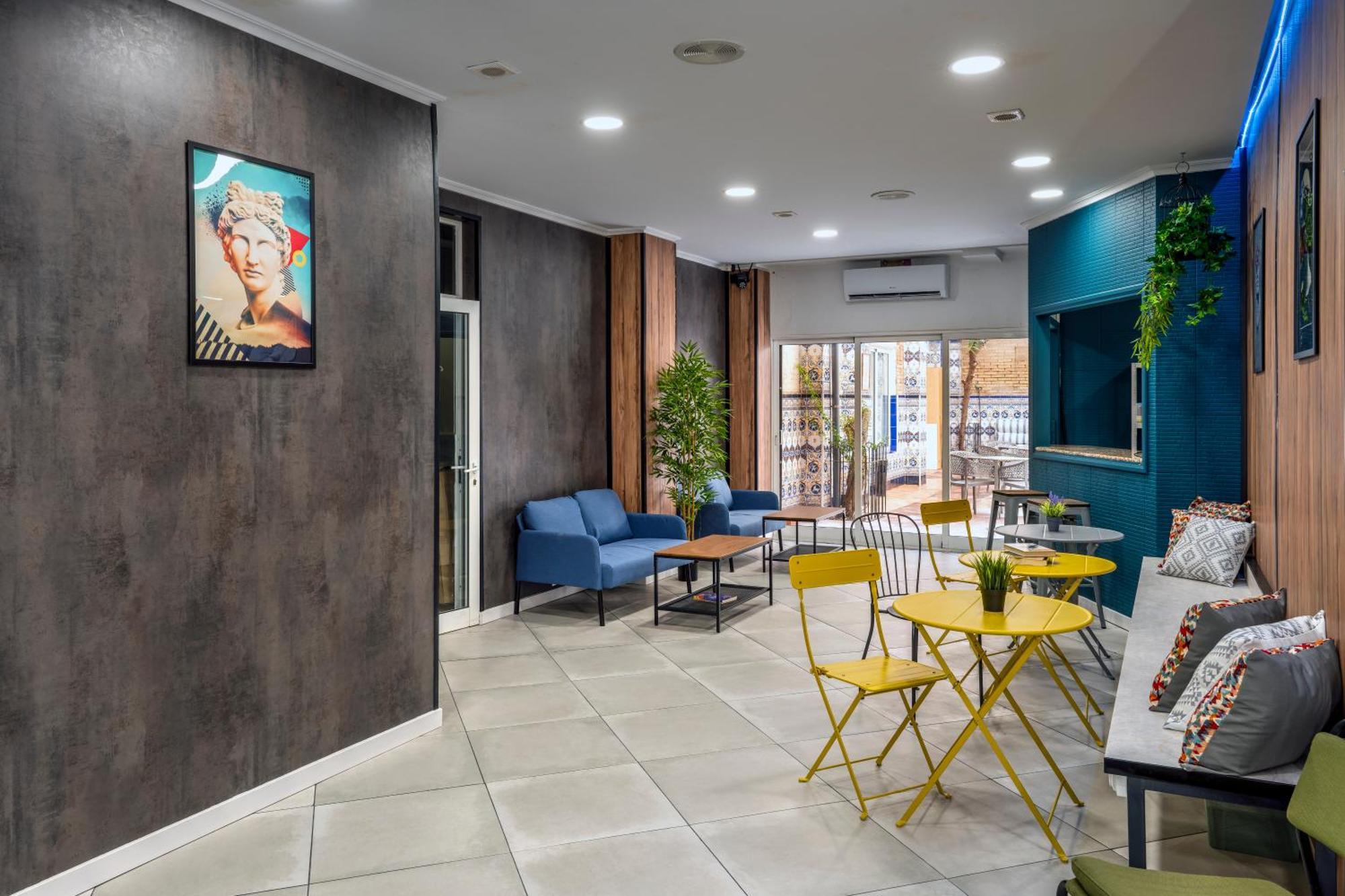 Som Hostel By The Venue Valence Extérieur photo