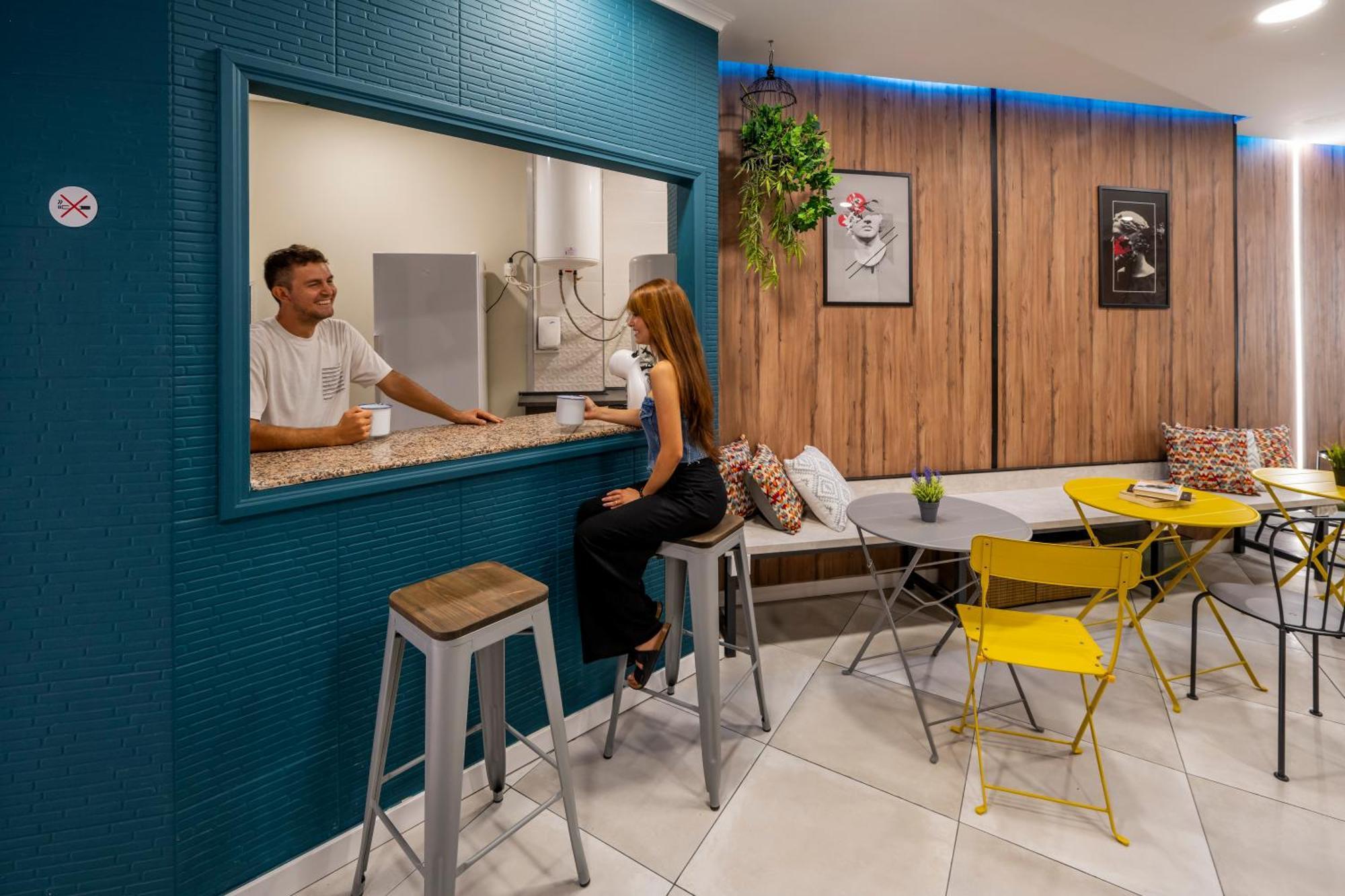 Som Hostel By The Venue Valence Extérieur photo